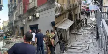 Napoli, esplosione in via Foria. Cede parte di un palazzo: quattro feriti estratti vivi, morto un 55enne
