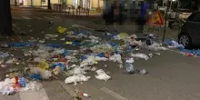 Sparge l?immondizia in strada, tenta di darle fuoco e si denuda: «notte di follia» fuori Pordenone