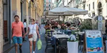 Turismo a Napoli, stop a bar e food al centro: vince la stretta