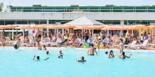 Bimba di 8 anni annega in piscina di parco acquatico a Rende: forse colta da malore mentre giocava