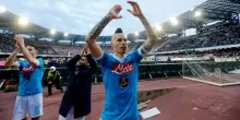 Hamsik dice addio al calcio circondato dai sui fratelli azzurri