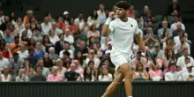 Alcaraz batte Rublev in rimonta (6-7, 6-3, 6-4 6-4) dopo quasi tre ore: lo spagnolo vola ai quarti (sfiderà Norrie)