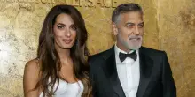 Amal e il divieto di usare i cellulari nella casa di George Clooney: «Li mettiamo tutti in un cestino, è sempre più difficile creare momenti privati»