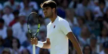 Carlos Alcaraz spazza via Norrie in tre set (6-2, 6-3, 6-3) e vola in semifinale a Wimbledon: sfiderà Fritz