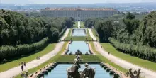 Reggia di Caserta, ruba l'acqua dalle fontane storiche: l'allaccio abusivo e i fori sul muro di cinta, 145 metri di tubazione verso i suoi campi