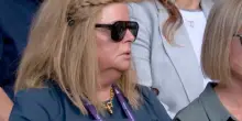 Sinner, mamma Siglinde e papà Hanspeter separati in tribuna a Wimbledon (e le loro espressioni sono virali sui social)