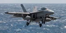 Guerra Ucraina, la Spagna schiera i caccia F-18 in Islanda per vigilare l'aerea Nato e garantirne la sicurezza
