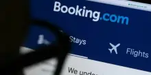 Booking annuncia licenziamenti in Italia, taglio del 6% personale. Fino a 1.000 posti a livello globale
