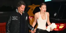 Bradley Cooper fa sul serio con Gigi Hadid: «Presto la proposta di matrimonio e un figlio. Una vera famiglia allargata»