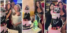 Antonella Mosetti compie 50 anni: la cena intima in famiglia, la maxi torta a tre piani e il ricordo del papà scomparso