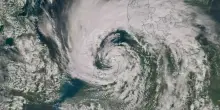Tempesta Floris, allarme in tutta Europa: raffiche di vento fino a 145 km/h in Regno Unito. Ora l'allerta si sposta in Scandinavia