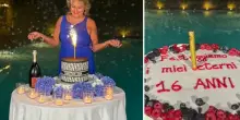 Monica Setta festeggia 61 anni. Il party a tema, la torta di Dior e le 61 bottiglie di champagne: «I miei eterni 16 anni»