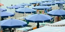 Bambino di 5 anni molestato in spiaggia: arrestato un 24enne per violenza sessuale
