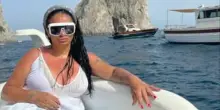 Rita De Crescenzo bloccata dal sindaco di Ischia: «No al trash, è cattiva pubblicità», lei replica: «Vergognati»