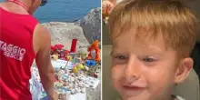 Carlo Panizzo muore a 6 anni, l'intenzione della Procura di non indagare mamma Dana. E il mare resta vuoto: niente bagno per rispetto della famiglia