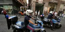 Turista cinese scippato a Napoli, finiscono in cella i due rapinatori