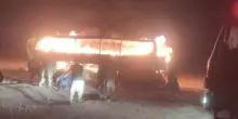 Bus contro un camion, oltre 50 morti in Afghanistan: le vittime erano migranti rimpatriati dall'Iran
