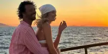 Chiara Ferragni e Giovanni Tronchetti Provera non si nascondono più, sorrisi e abbracci al tramonto: la prima foto ufficiale
