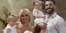 Andreas Muller e Veronica Peparini, le gemelline Ginevra e Penelope all'asilo nido. Il papà commosso: «Non sono pronto»
