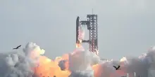 Starship, concluso con successo il decimo test del razzo di SpaceX. «Raggiunti tutti gli obiettivi, ammaraggio nell'Oceano Indiano»
