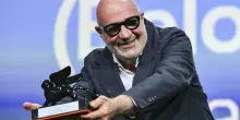 Venezia 82, Gianfranco Rosi vince il Premio Speciale della Giuria con ?Sotto le nuvole?: di cosa parla il film ambientato a Napoli