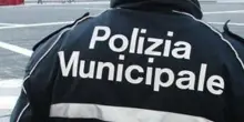Controlli sugli autobus turistici a Napoli: autista scoperto con una abilitazione falsa sul lungomare