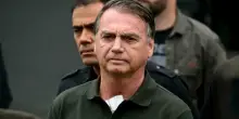 Bolsonaro ricoverato d'urgenza per malore: crisi di singhiozzo e vomito. Il figlio: «Pregate tutti per lui»