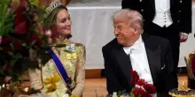 Kate Middleton conquista Trump (che la elogia alla cena di Stato): «Splendida e in ottima forma». Sorrisi e sguardi complici a tavola
