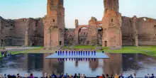 Duetto con l?acqua per i ballerini star di Caracalla Danza