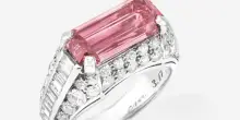 Indossa per anni l'anello della nonna, poi scopre che è un diamante rosa da oltre un milione di euro: «Pensavo fosse quarzo»
