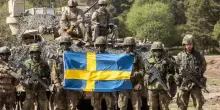 Svezia, i 7 scenari dell'esercito per preparare i civili a una guerra: assalto a Gotland, minacce ibride, caccia e sottomarini