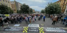Sciopero taxi a Napoli: si parla delle licenze e scatta la protesta