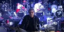 Massimo Pacciani, morto il batterista dei grandi cantanti della musica italiana. Chi era? L'adddio di Laura Pausini e la carriera