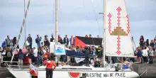 Flotilla riparte da Creta, ignorato l?appello del Quirinale: «Salpiamo, rotta verso Gaza»
