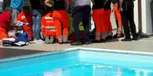 Capaccio Paestum, 27enne trovato senza vita in piscina di un hotel