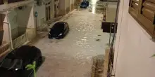 Bomba d'acqua a Ostuni, un disperso: l'uomo travolto da un'onda anomala, salva la moglie rimasta nell'auto