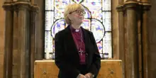 L'Arcivescovo di Canterbury per la prima volta è una donna: Sarah Mullally, 106esima leader della Chiesa Anglicana
