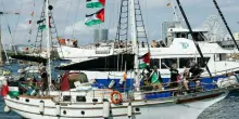 Flotilla: tornati altri 26 italiani, 15 ancora in cella. «Siamo stati trattati come animali. Ridevano di noi, ci insultavano e ci picchiavano»
