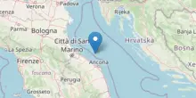 Terremoto nelle Marche, forte scossa 4.4 sentita da Ancona a Pesaro. Paura per lo sciame, uscita da scuola anticipata a Senigallia