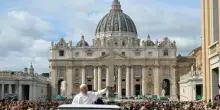 Vaticano, anche i custodi piangono: prima class action contro la Santa Sede