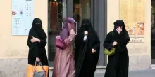 Portogallo, burqa vietato: «Multe fino a 2mila euro». Ok del Parlamento alla legge