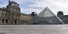 Furto al Louvre, non è la prima volta: i precedenti nel 1995 e nel 1998, ecco cosa venne rubato