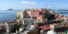 Botteghe, ristoranti e hotel a Pozzuoli: il Rione Terra rivede la luce 55 anni dopo lo sgombero