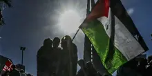 Corteo pro Gaza a Napoli, i manifestanti in piazza per i tre arrestati: traffico in tilt nella zona