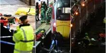 Accoltellamenti sul treno per Londra, 10 feriti: 9 in pericolo di vita. Starmer: «Attacco terribile», 2 arresti. La polizia evoca «terrorismo»