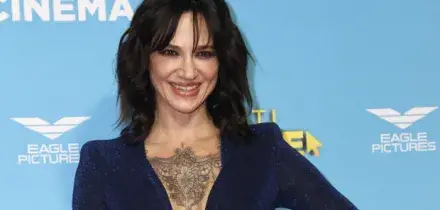Asia Argento: «Ho preso l'ameba in Venezuela mangiando cibo locale: sono stata male. Papà Dario? Sta bene, è un torello»