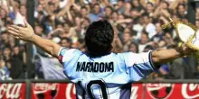 La «punizione divina» di Maradona compie quarant'anni. Pecci: «Io ho portato il tubetto di vernice, lui ha dipinto»