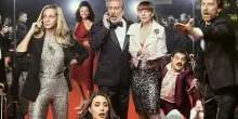 «Call my agent», la lotta per il vertice di Michele Di Mauro, Maurizio Lastrico e Sara Drago, la dedica speciale e tante guest star