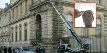 Doudou Cross Bitume, chi è il ladro del Louvre: «Non sapevo fosse il museo». I video virali, i precedenti e la rapina
