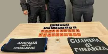Nascondevano 100 mila euro di lingotti d'oro in uno zaino: fermati due cittadini residenti in Svizzera